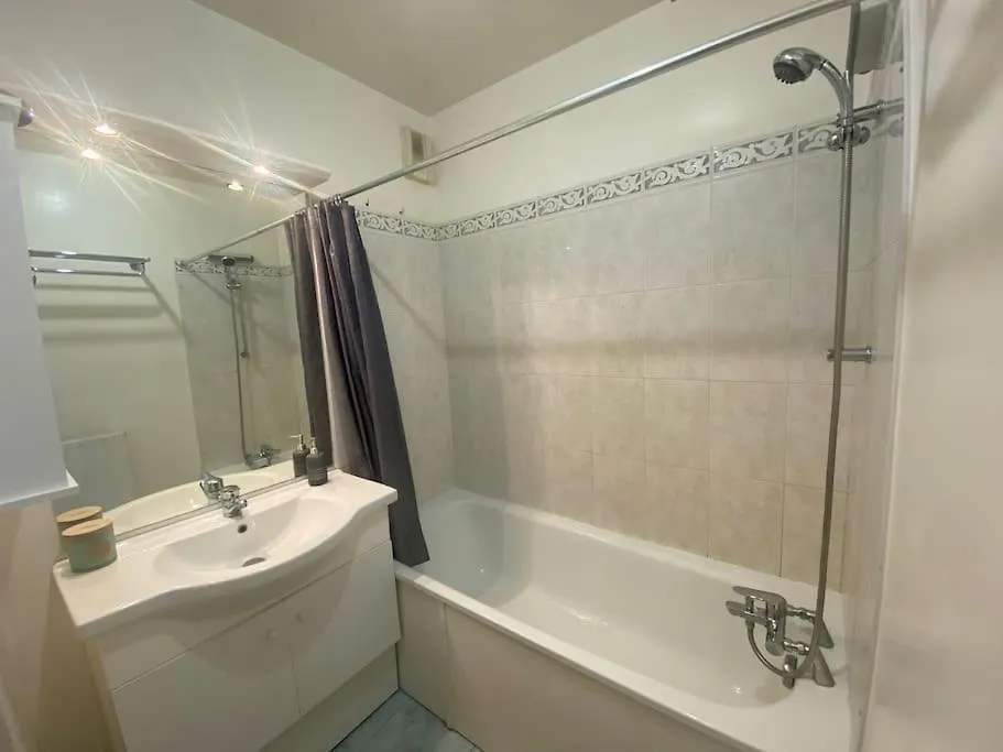 Appartement Moderne & Confortable Orly 0*,  France