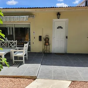 Appartamento Maison Jardin Et Parking Gratuit - 10 Min De L'aeroport - Metro 14 - Arrivee Autonome, Orly